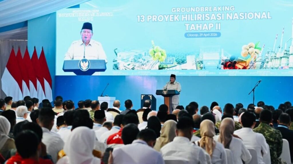 Presiden Prabowo Subianto melakukan groundbreaking proyek hilirisasi nasional tahap II di Refinery Unit IV Cilacap, Jawa Tengah, pada Rabu, 29 April 2026. Foto: BPMI Setpres
