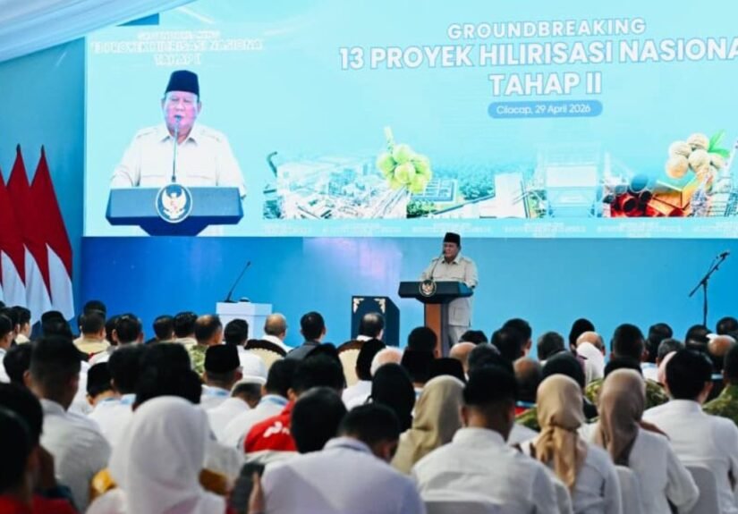 Presiden Prabowo Subianto melakukan groundbreaking proyek hilirisasi nasional tahap II di Refinery Unit IV Cilacap, Jawa Tengah, pada Rabu, 29 April 2026. Foto: BPMI Setpres
