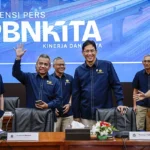 Menteri Keuangan Purbaya Yudhi Sadewa didampingi Wakil Menteri Keuangan Suahasil Nazara dan Juda Agung serta Direktur Jenderal Anggaran Luky Alfirman menyapa awak media sebelum konferensi pers APBN KiTa edisi Maret 2026 di Jakarta, Rabu (11/3/2026). Foto: Dhemas Reviyanto/ANTARA FOTO