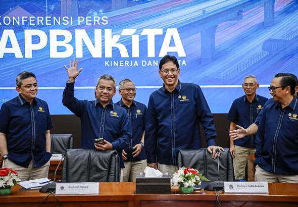 Menteri Keuangan Purbaya Yudhi Sadewa didampingi Wakil Menteri Keuangan Suahasil Nazara dan Juda Agung serta Direktur Jenderal Anggaran Luky Alfirman menyapa awak media sebelum konferensi pers APBN KiTa edisi Maret 2026 di Jakarta, Rabu (11/3/2026). Foto: Dhemas Reviyanto/ANTARA FOTO