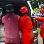 BPBD Kabupaten Bogor evakuasi korban longsor di Dramaga. Foto: Dok. BPBD