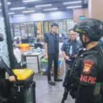 Penggerebekan jaringan judi online (judol) internasional di Hayam Wuruk, Jakarta Pusat, Sabtu (9/5). Foto: Dok. Istimewa