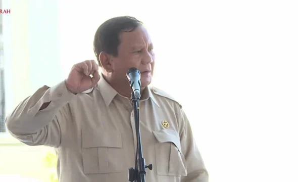 Presiden Prabowo Subianto berbicara di hadapan warga Kampung Nelayan, Desa Leato Selatan, Gorontalo pada Sabtu (9/5/2026). Foto: YouTube/ Sekretariat Presiden