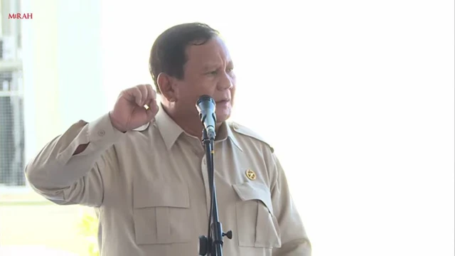 Presiden Prabowo Subianto berbicara di hadapan warga Kampung Nelayan, Desa Leato Selatan, Gorontalo pada Sabtu (9/5/2026). Foto: YouTube/ Sekretariat Presiden