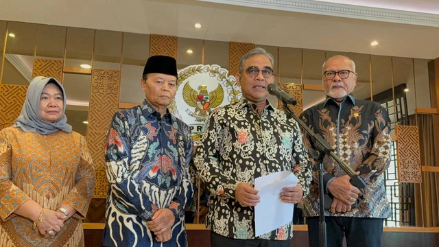 Ketua MPR Ahmad Muzani saat konferensi pers di Kompleks Parlemen, Senayan, Jakarta, Rabu (13/5/2026). Foto: Nasywa Athifah/kumparan
