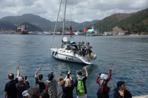 Kru dan kapal Global Sumud Flotilla berkumpul di sebuah pelabuhan sebelum keberangkatan mereka menuju Gaza di Marmaris, Turki, Kamis (14/5/2026). Foto: Mehmet Emin Caliskan/REUTERS
