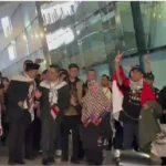 WNI yang Ditahan Israel tiba di Soekarno Hatta disambut Menlu Sugiono, Minggu (24/5) dok. Jeni Ritanti/kumparan