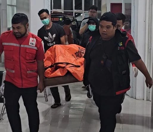 Evakuasi jenazah korban glamping maut Posong, Temanggung. Foto: Dok. RSUD Kabupaten Temanggung