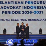 Ketua Umum Peradi Profesional Harris Arthur Haedar (tengah) dalam acara pengukuhan organisasi di Jakarta, Jumat (8/5/2026). FOTO: Red/portalbm.id