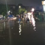 Hujan dengan intensitas tinggi yang melanda wilayah Kota Tangerang Selatan pada Kamis (30/4/2026) sore mengakibatkan genangan air cukup tinggi. FOTO: Henny06/portalbmi.id