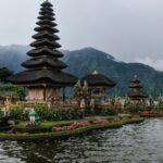 Pura Ulun Danu Beratan di Bedugul terus menjadi magnet bagi wisatawan yang merindukan suasana pegunungan yang sejuk dan pemandangan pura "terapung" yang legendaris. FOTO: Santi07/portalbmi.id