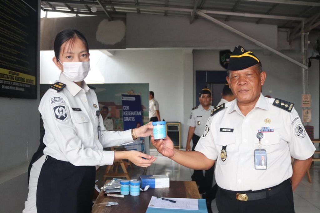 Lapas Kelas IIA Serang menggelar tes urin terhadap pegawai dan warga binaan sebagai bentuk komitmen dalam mendukung pemberantasan peredaran narkoba. FOTO: Achie06/portalbmi.id
