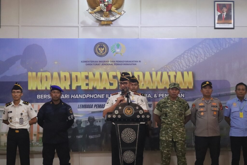 Kalapas Kelas IIA Serang, Riko Stiven, menegaskan komitmen jajarannya dalam menciptakan lingkungan pemasyarakatan yang bersih dari segala kegiatan ilegal. FOTO: Achie06/portalbmi.id