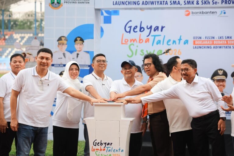 Mu'ti seusai membuka acara Gebyar Lomba Talenta Siswa 2026 O2SN, FLS3N dan LKS yang dirangkaikan dengan deklarasi budaya sekolah aman dan nyaman. FOTO: Setda Banten