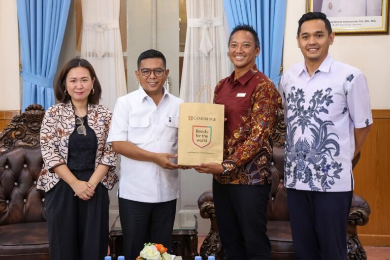Gubernur Banten Andra Soni menjajaki kerja sama strategis dengan Cambridge School Indonesia guna meningkatkan mutu pendidikan di wilayahnya. FOTO: Setda Banten