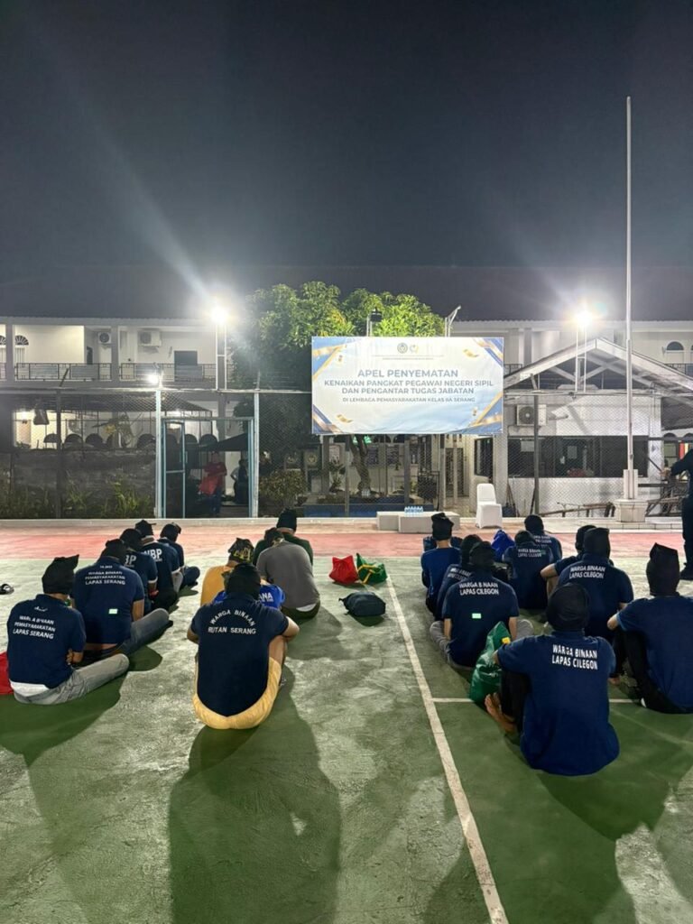 Sejumlah warga binaan dipindahkan ke lembaga pemasyarakatan di kawasan Nusakambangan, Jawa Tengah. FOTO: Achie06/PORTALBMI.ID