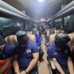 Sejumlah warga binaan dipindahkan ke lembaga pemasyarakatan di kawasan Nusakambangan, Jawa Tengah. FOTO: Achie06/PORTALBMI.ID