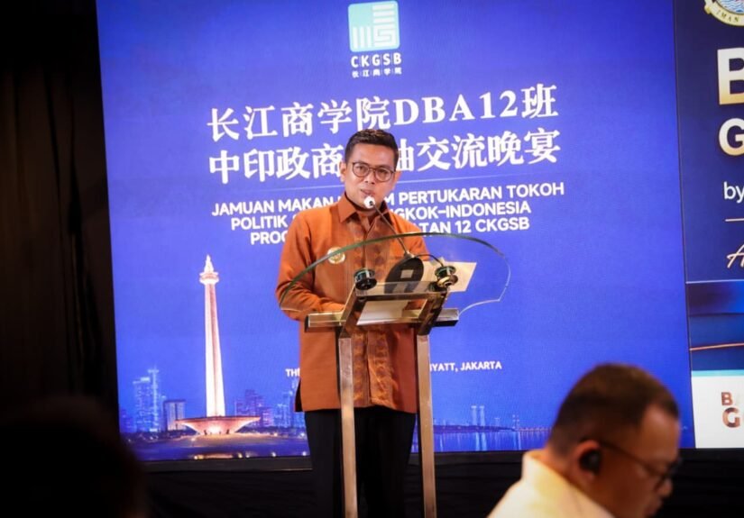Forum yang mempertemukan tokoh politik dan pelaku usaha Indonesia–Tiongkok tersebut, Andra Soni menegaskan bahwa Pemprov Banten terbuka terhadap investasi. FOTO: Red-PBMI/Setda banten