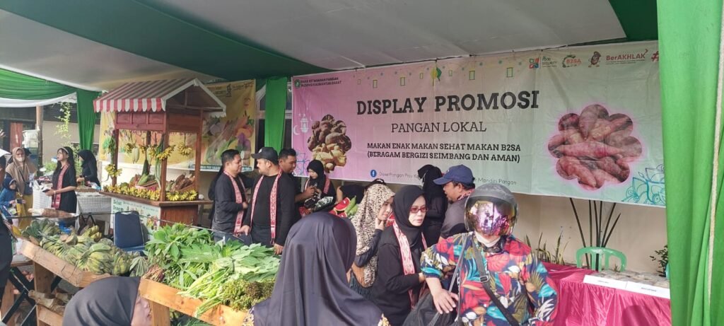 Ketahanan pangan berbasis potensi lokal secara berkelanjutan yang dilaksanakan di halaman Kantor Dinas Ketahanan Pangan Provinsi Kalimantan Barat pada Senin (25/05/2026). FOTO: Aef05/PORTALBMI.ID