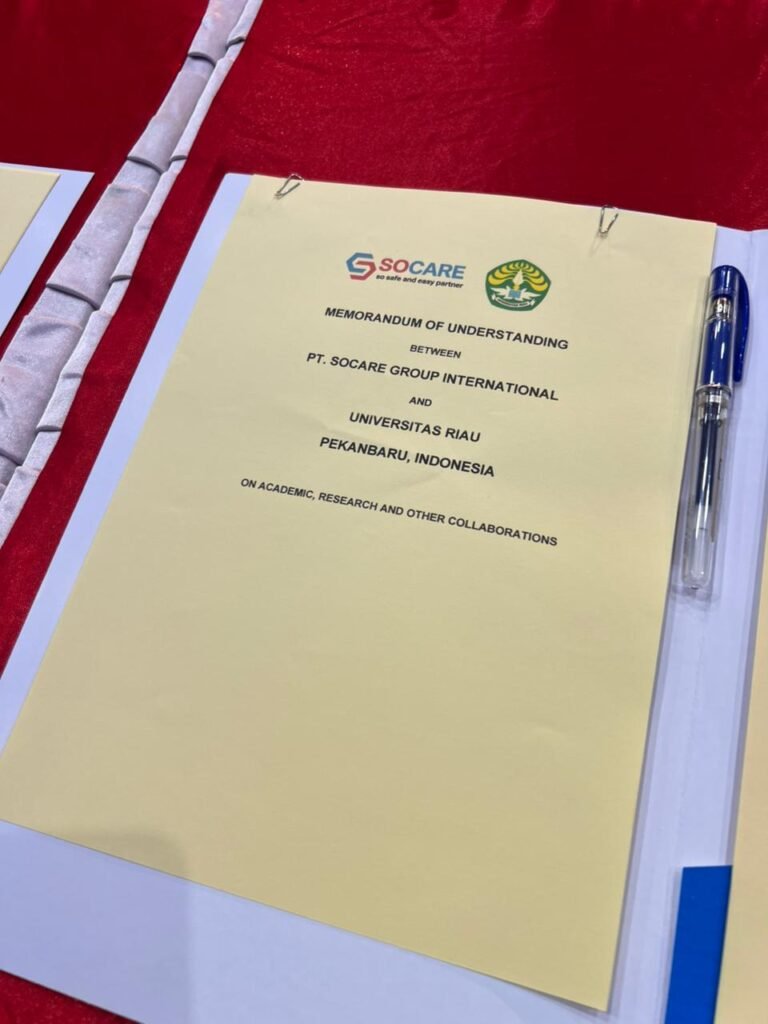 Penandatanganan dilakukan oleh Verry lioe selaku Direktur Utama PT Socare Group International dan Prof. Dr. Hj. Sri Indarti, S.E., M.Si selaku Pimpinan Rektorat UNRI di Kampus UNRI Bina Widya. FOTO: Red/PORTALBMI.ID