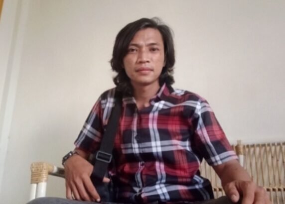 Jurnalis juga sebagai Kabiro PORTALBMI.ID Kabupaten Sambas, Kalimantan Barat, Nopriyanto mengajak masyarakat untuk terus meningkatkan budaya membaca. FOTO: Nop06/PORTALBMI.ID