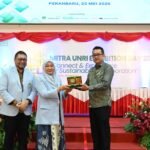 Penandatanganan dilakukan oleh Verry lioe selaku Direktur Utama PT Socare Group International dan Prof. Dr. Hj. Sri Indarti, S.E., M.Si selaku Pimpinan Rektorat UNRI di Kampus UNRI Bina Widya. FOTO: Red/PORTALBMI.ID