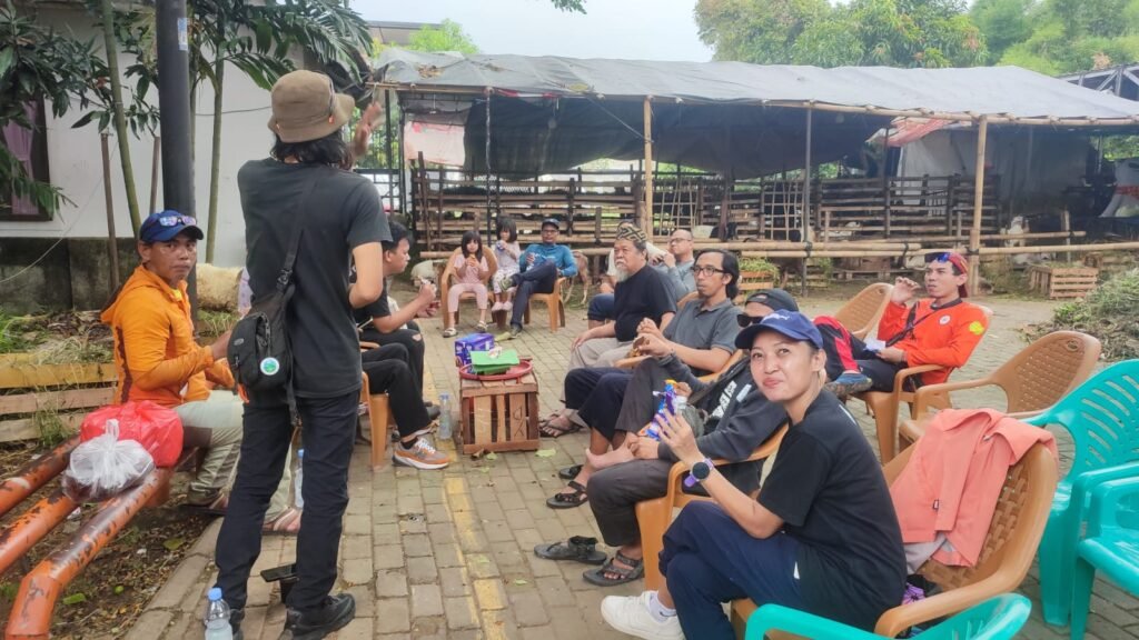 Kegiatan susur dan monitoring sungai Ciputat bersama Forum potensi Tangsel bersama unsur gabungan. FOTO: Henny06/PORTALBMI.ID