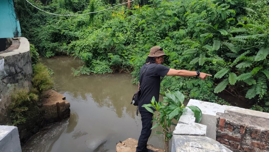 Kegiatan susur dan monitoring sungai Ciputat bersama Forum potensi Tangsel bersama unsur gabungan. FOTO: Henny06/PORTALBMI.ID