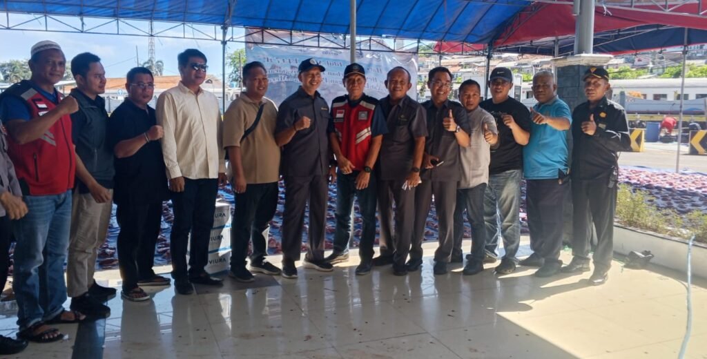 Gapasdap DPC Merak bersama Indonesian National Ferryowners Association (INFA) DPC Merak dan PT ASDP Indonesia Ferry (Persero) Cabang Merak dan Jasa Raharja Putera, kembali melaksanakan kegiatan penyembelihan hewan kurban dan penyaluran daging kurban bagi masyarakat. FOTO: Budi05/PORTALBMI.ID