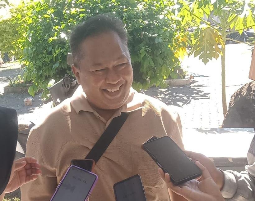 Erwin Risahondua dari Kepala Cabang Manager PT.Pelayaran Surya Timur Line Grup (STL) Cabang Merak menyampaikan bahwa pada tahun ini panitia berhasil menghimpun sebanyak 11 ekor sapi dan 2 ekor kambing. FOTO: Budi05/PORTALBMI.ID
