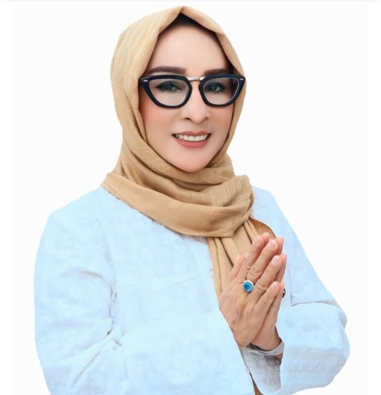 Tokoh perempuan, pengusaha, sekaligus penggerak sosial kemasyarakatan nasional asal Sambas, Kalimantan Barat, Eni Herlina. FOTO: Aef05/PORTALBMI.ID