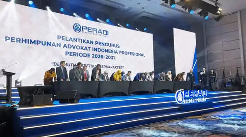Penandatanganan MoU tersebut dilakukan dalam acara pengukuhan kepengurusan PERADI Profesional periode 2026-2031 di Hotel Fairmont, Senayan, Jakarta, Jumat (8/5/2026). Dok. Peradi profesional-Red/portalbmi.id