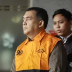 Wakil Menteri Imigrasi dan Pemasyarakatan (Imipas) Silmy Karim berjalan dengan mengenakan rompi tahanan dan tangan terborgol usai menjalani pemeriksaan di Gedung Merah Putih KPK, Jakarta, Kamis (4/6/2026). Foto: Dhemas Reviyanto/ANTARA FOTO