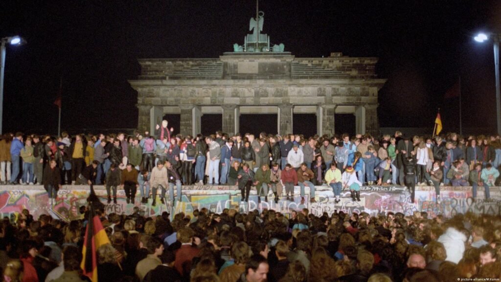 Runtuhnya “Tembok Berlin”
