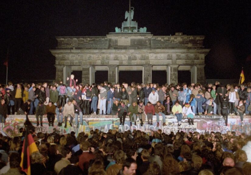 Runtuhnya “Tembok Berlin”