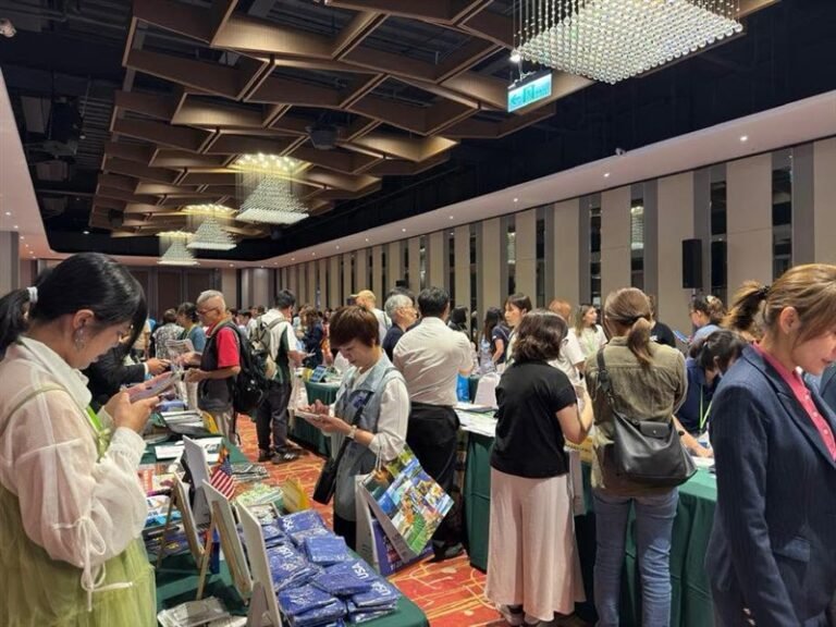 Table Mart Pariwisata yang diselenggarakan oleh Tainan Association of Travel Agent di Elephant Grand Ballroom, Tainan. (Sumber Foto : KDEI)