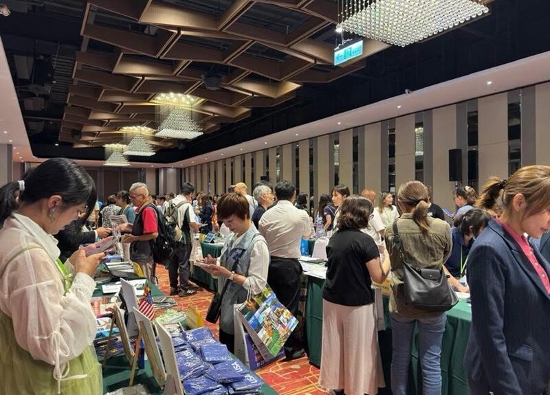 Table Mart Pariwisata yang diselenggarakan oleh Tainan Association of Travel Agent di Elephant Grand Ballroom, Tainan. (Sumber Foto : KDEI)