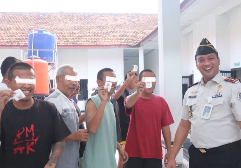 Memperingati Hari Lahir Pancasila, Lembaga Pemasyarakatan Kelas IIA Serang membagikan voucher layanan Wartelsuspas. FOTO: Achie06/PORTALBMI.ID