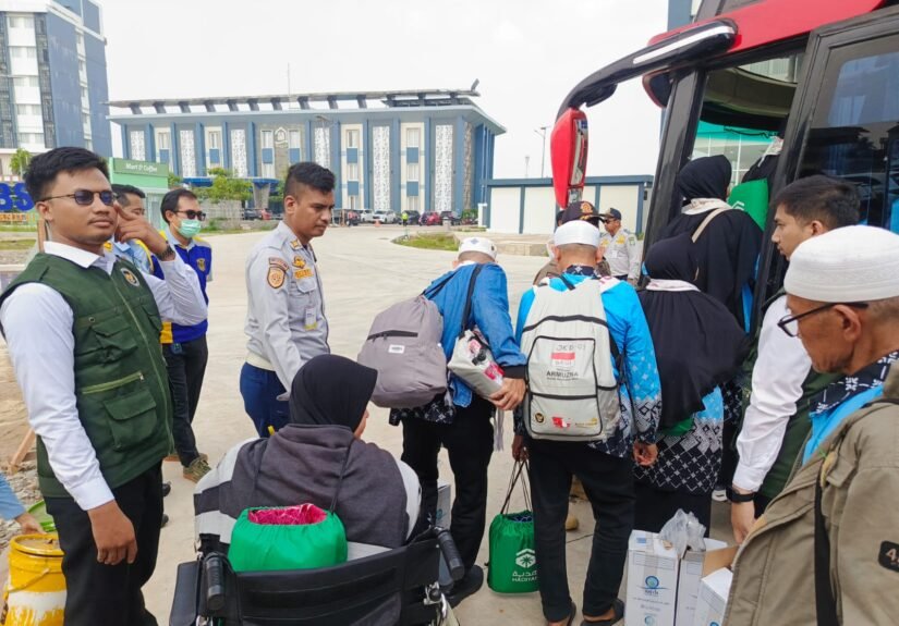 Jemaah haji Kloter JKB-01 asal Provinsi Banten tiba di Debarkasi Asrama Haji atau Grand El Hajj Banten, Cipondoh, Kota Tangerang, Selasa (2/6/2026). FOTO: Setda Banten/PORTALBMI.ID