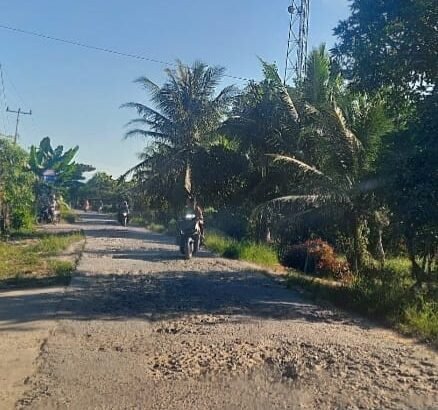 Akses penghubung antara Kecamatan Teluk Keramat (Sekura) dan Kecamatan Tebas via Sungai Baru kini menjadi sorotan tajam masyarakat. FOTO: Aef05/PORTALBMI.ID