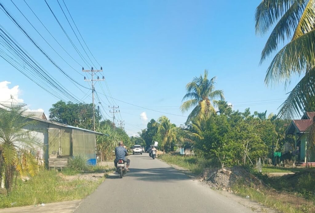 Akses penghubung antara Kecamatan Teluk Keramat (Sekura) dan Kecamatan Tebas via Sungai Baru kini menjadi sorotan tajam masyarakat. FOTO: Aef05/PORTALBMI.ID