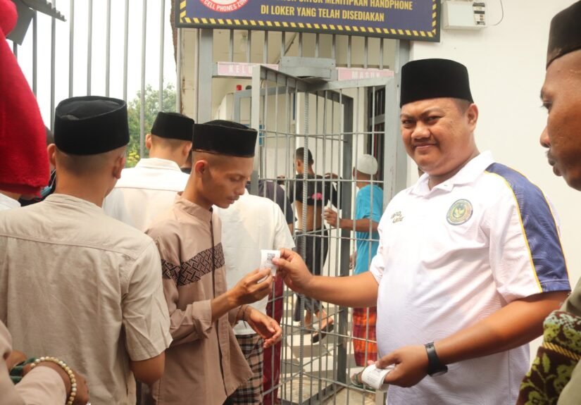 Program Jumat Berkah dengan membagikan voucher Warung Telekomunikasi Khusus (Wartelsus) secara gratis kepada Warga Binaan Pemasyarakatan (WBP). FOTO: Achie06/PORTALBMI.ID