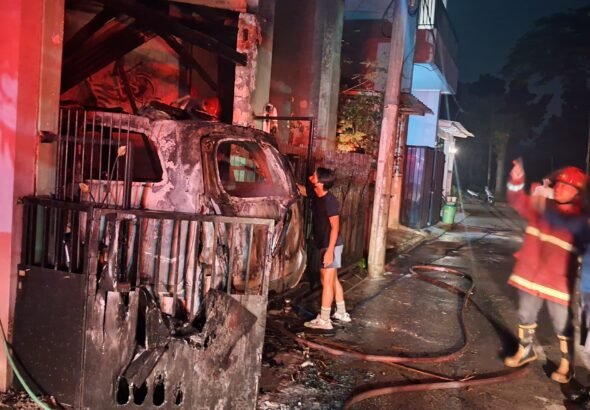 Kebakaran hebat melanda kawasan perumahan Cendana Residence, Blok F7, RT 02/RW 23, Kelurahan Pondok Benda, Kecamatan Pamulang, Kota Tangerang Selatan. FOTO: Henny06/PORTALBMI.ID