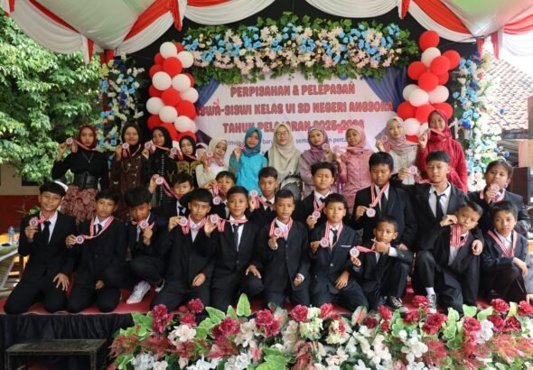 Pelepasan siswa-siswi Kelas VI SD Negeri Angsoka yang digelar di halaman sekolah, Selasa (9/6/2026). FOTO: Achie06/PORTALBMI.ID