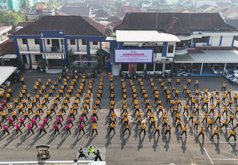 Polresta Cilacap menggelar olahraga bersama di Lapangan Apel Polresta Cilacap, Jumat (12/6/2026). FOTO: Humas Polresta Cilacap