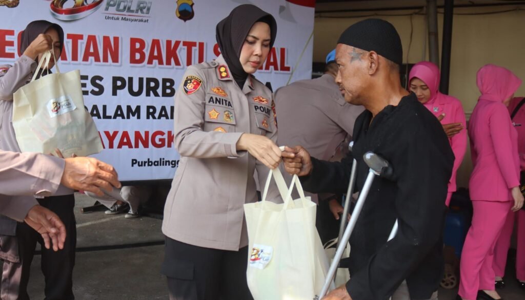 Kapolres Purbalingga AKBP Anita Indah Setyaningrum Gelar Bakti Sosial dalam rangka hariBhayangkara ke 80. FOTO: Humas Polres Purbalingga