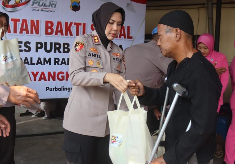Kapolres Purbalingga AKBP Anita Indah Setyaningrum Gelar Bakti Sosial dalam rangka hariBhayangkara ke 80. FOTO: Humas Polres Purbalingga
