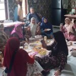 Hidangan khas lokal seperti ketupat, lontong, berbagai kue tradisional tampak tersaji di meja-meja warga. FOTO: Aef05/PORTALBMI.ID