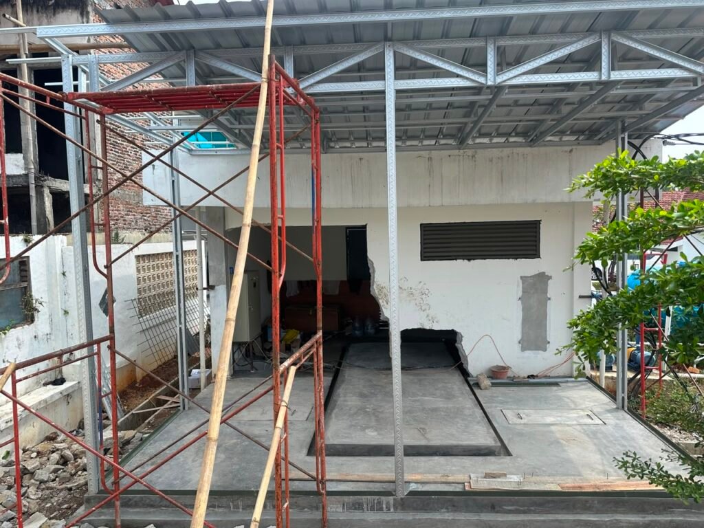 Warga mengeluhkan adanya aktivitas pembangunan untuk ruang generator set (Genset) di area perkantoran PT. Bank Pembangunan Daerah Banten (Bank Banten). FOTO: Budi05/PORTALBMI.ID