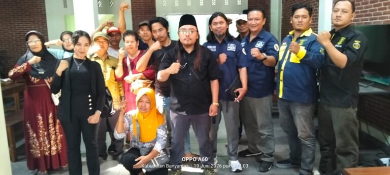 Ratusan pedagang yang terdampak relokasi dari kawasan Jalan Vihara, Purwokerto. FOTO: Imam07/PORTALBMI.ID